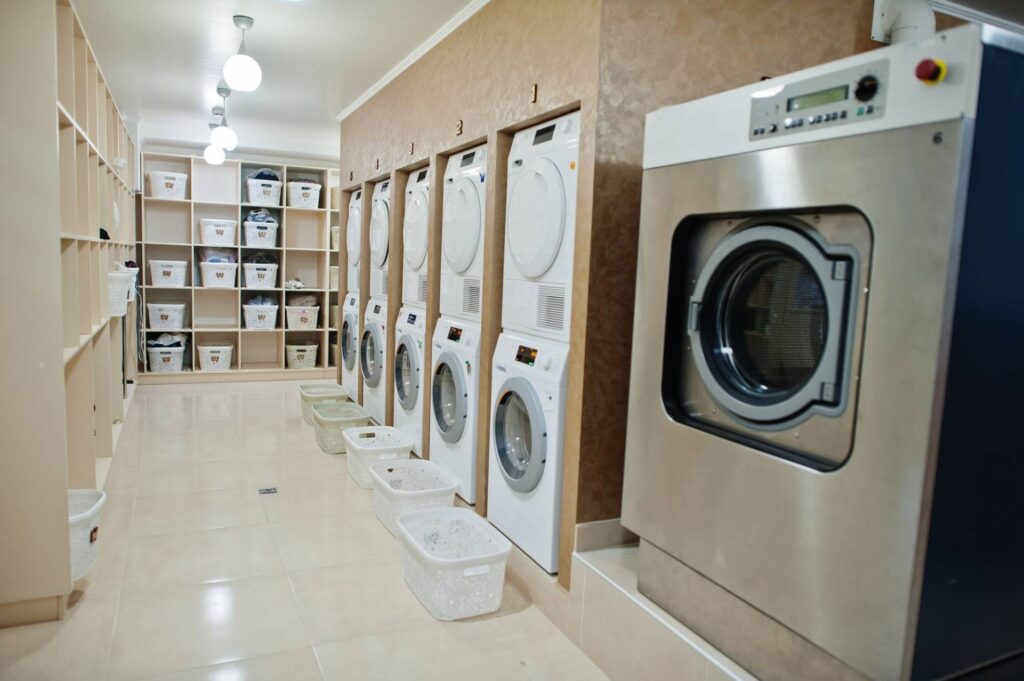 Les étapes clés pour installer votre buanderie professionnelle