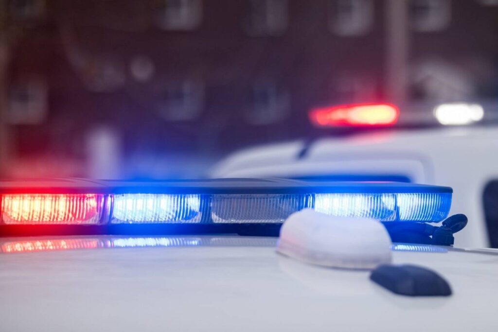 Deux véhicules percutent une résidence à Greenfield Park